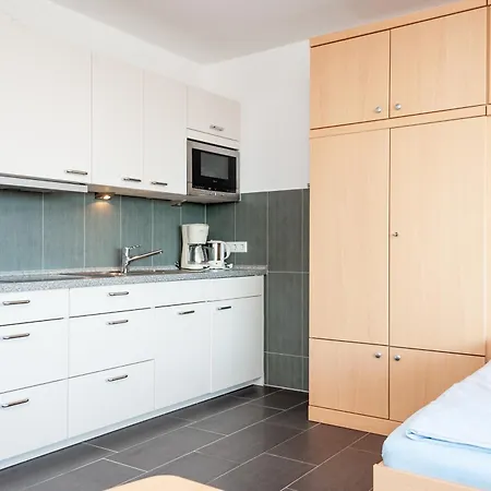 Hanseatic 711 دوهنين